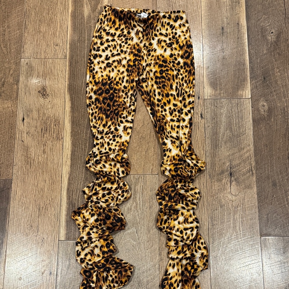 Leopard Print Ruffle Legging